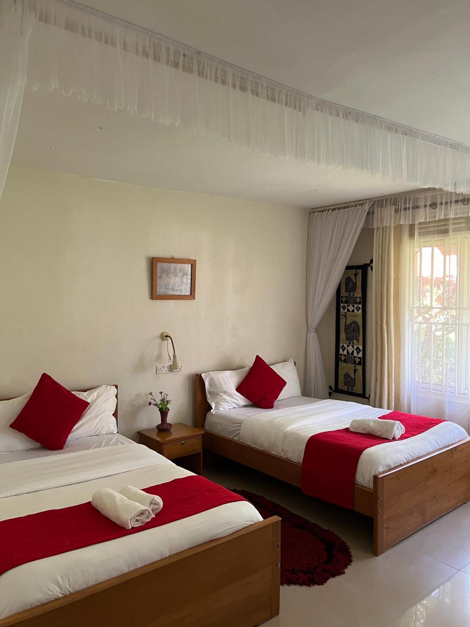 Sunset Hotel Εντέμπε Εξωτερικό φωτογραφία
