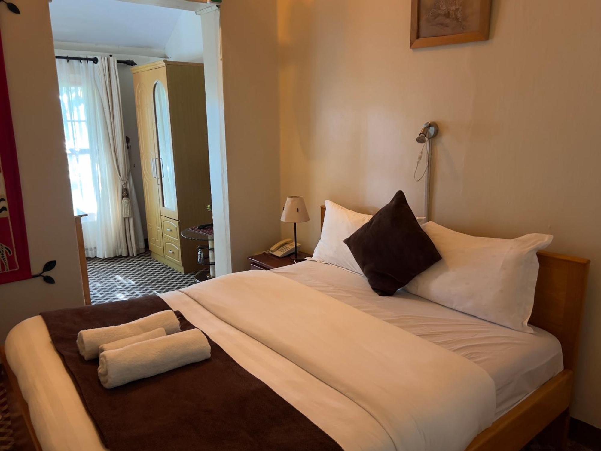 Sunset Hotel Εντέμπε Εξωτερικό φωτογραφία