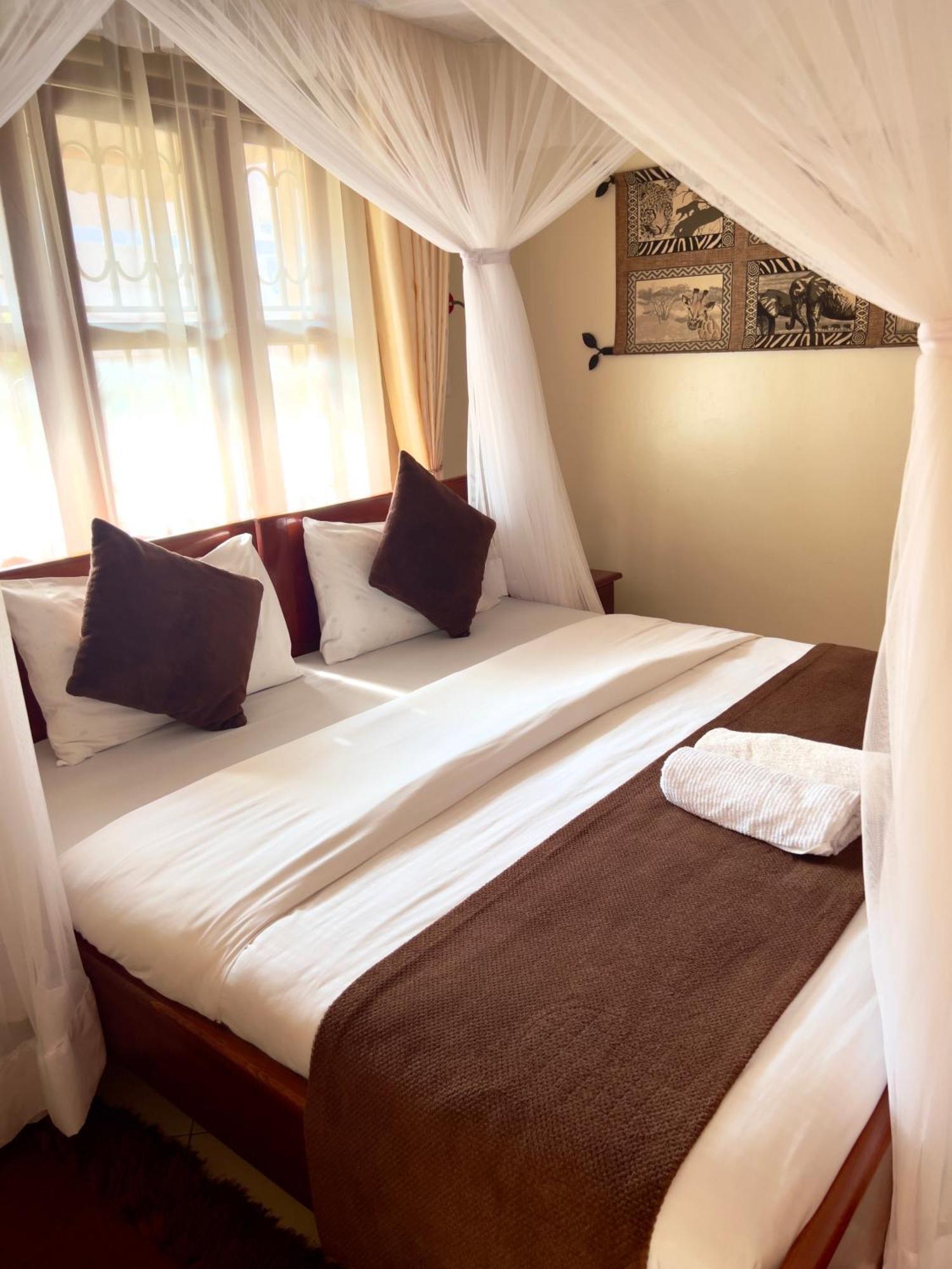 Sunset Hotel Εντέμπε Εξωτερικό φωτογραφία