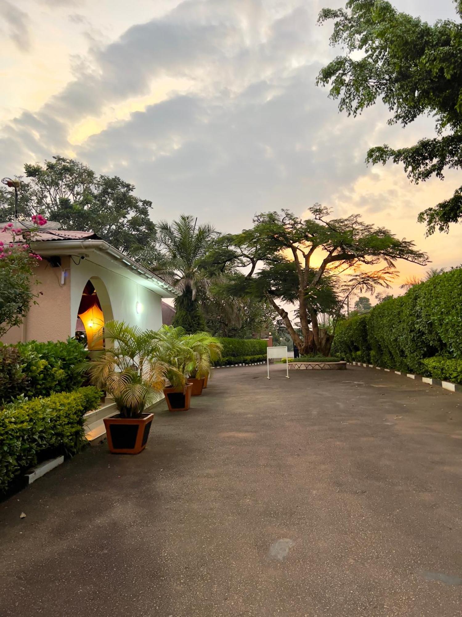 Sunset Hotel Εντέμπε Εξωτερικό φωτογραφία