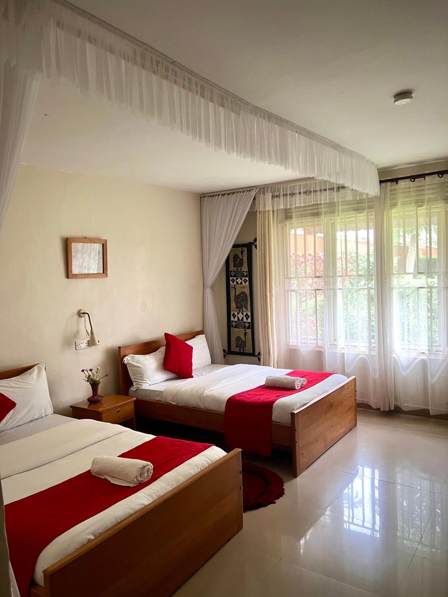 Sunset Hotel Εντέμπε Εξωτερικό φωτογραφία