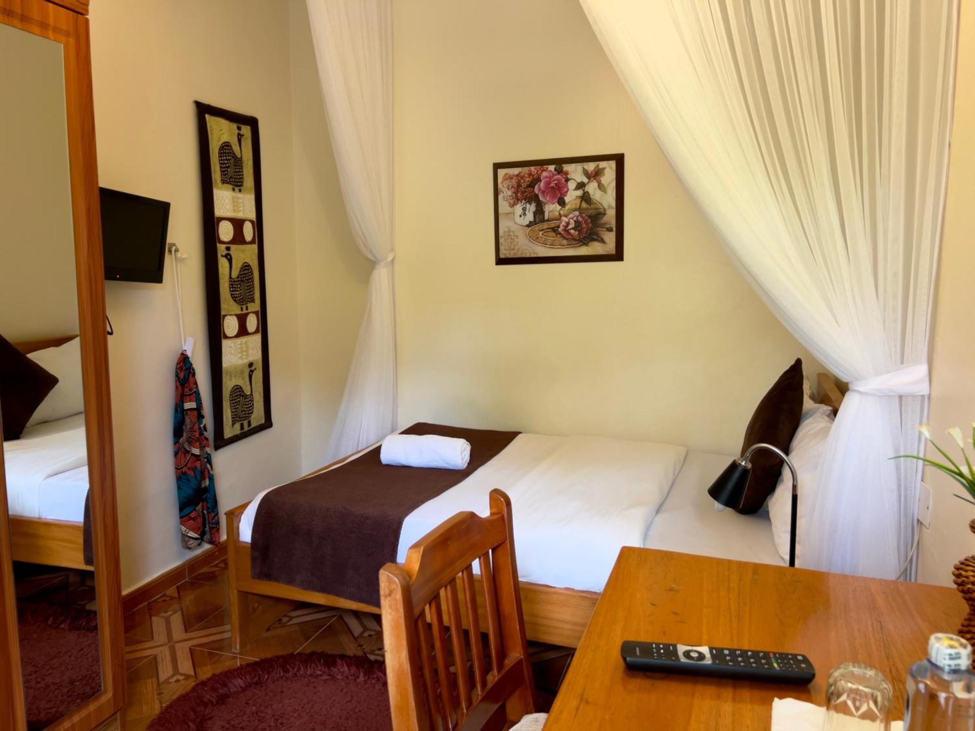 Sunset Hotel Εντέμπε Εξωτερικό φωτογραφία