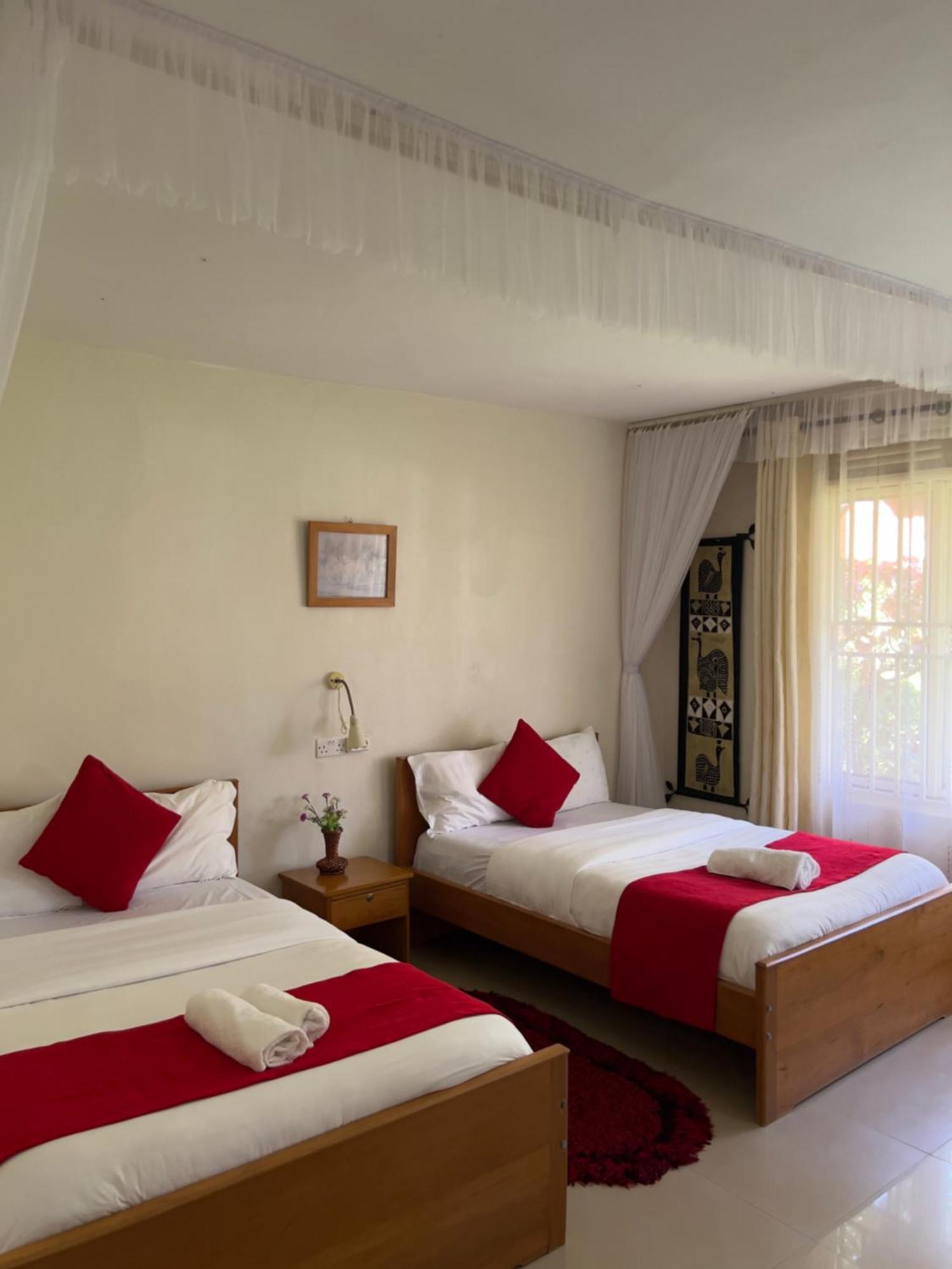 Sunset Hotel Εντέμπε Εξωτερικό φωτογραφία