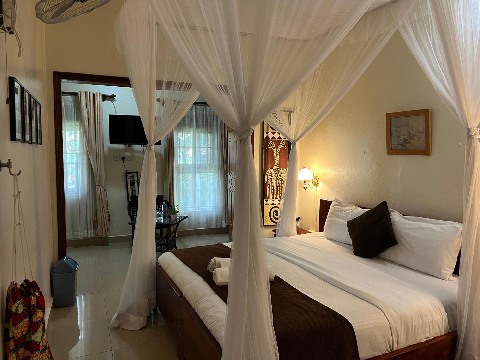 Sunset Hotel Εντέμπε Εξωτερικό φωτογραφία